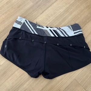 Lulu Lemon Speed Up low rise lined short 2.5 inch